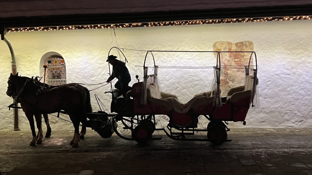 Calèche tirée par des chevaux