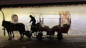 Calèche tirée par des chevaux