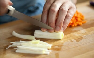 Découvrez l’art de la découpe en julienne pour des légumes fins et élégants